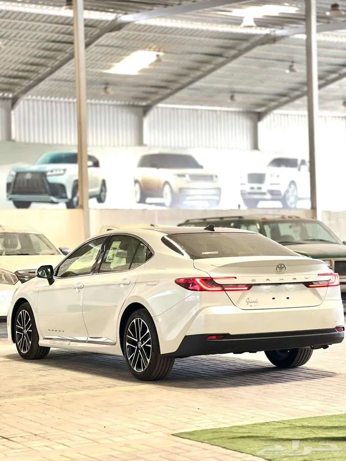 تويوتا كامري قراند ابيض سعودي موديل 2025 كاش واقساط اقل سعر 14