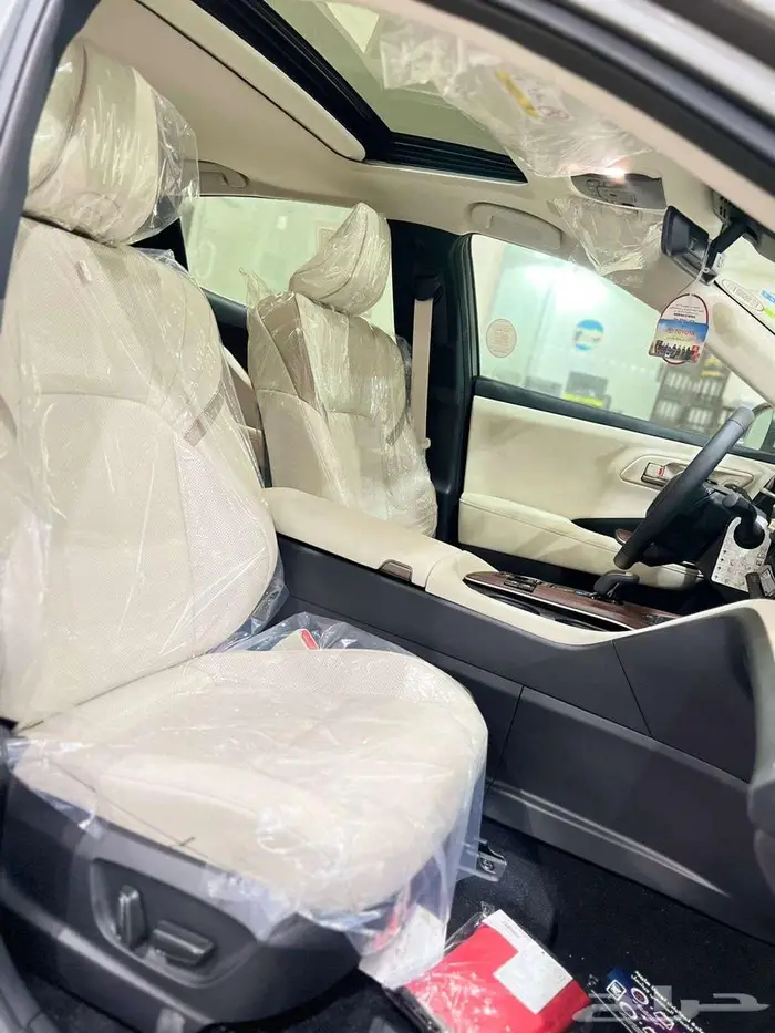 تويوتا كراون بريميوم هايبرد 2026 وبأقل الأسعار 14