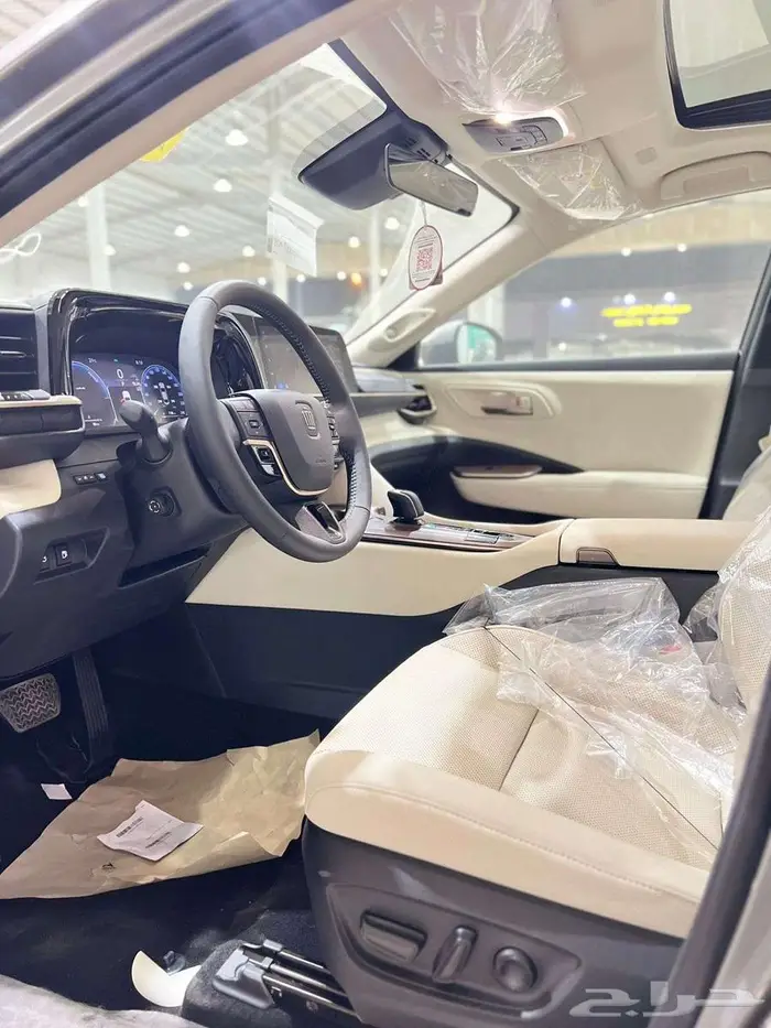 تويوتا كراون بريميوم هايبرد 2026 وبأقل الأسعار 16