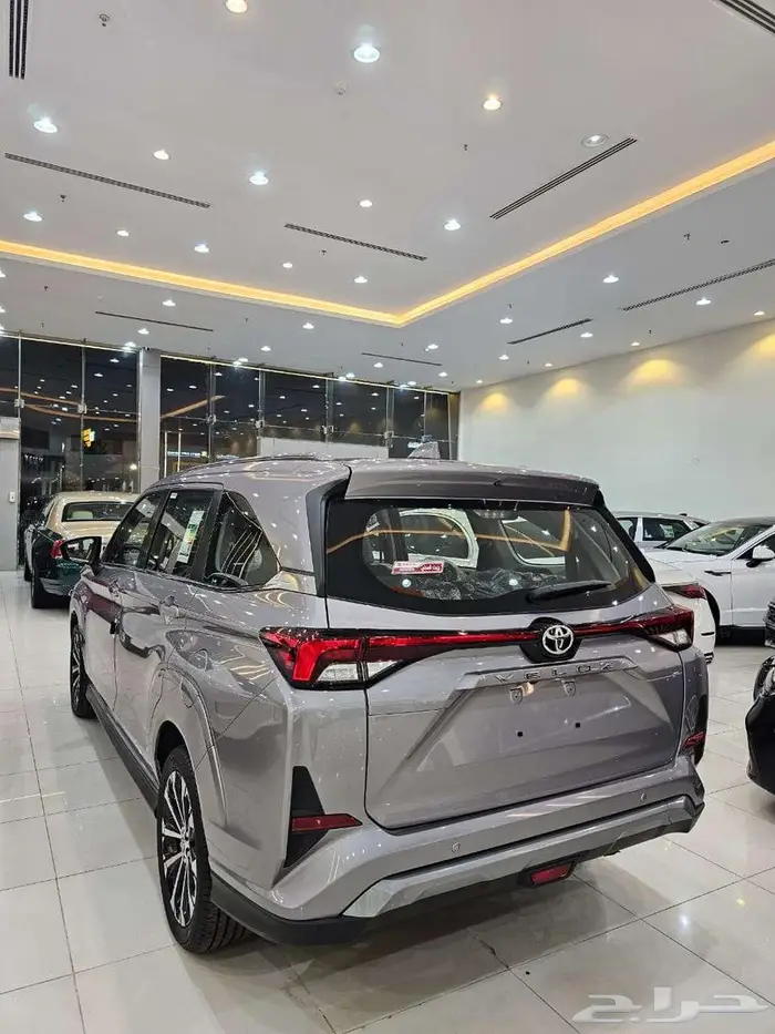 تويوتا فيلوز 2024 رصاصى جديد 14