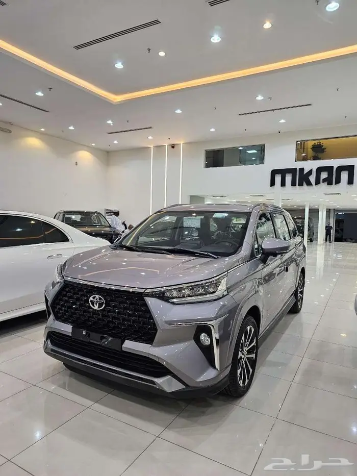 تويوتا فيلوز 2024 رصاصى جديد 1