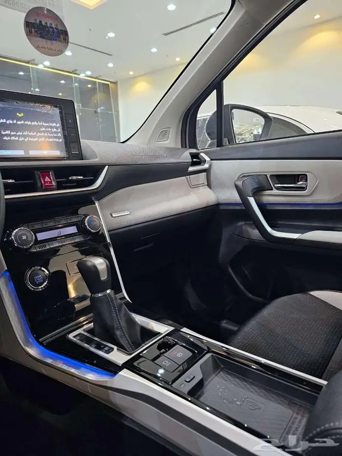 تويوتا فيلوز 2024 رصاصى جديد 10