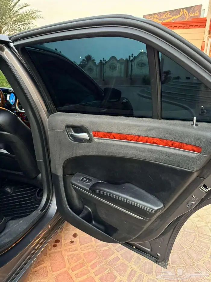 كرايزلر C300 موديل 2013 مرهم 2020 دخول ذكي ( ماشيه 267 ميل) 16