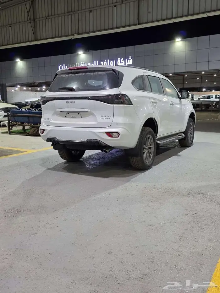 ايسوزو MUX 2025 - فل كامل للكاش والتقسيط 4