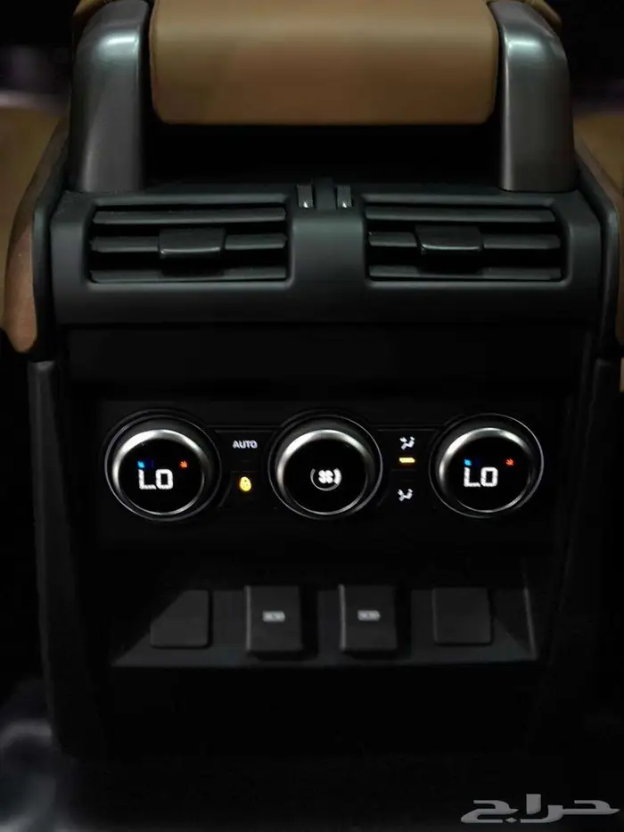 لاند روفر ديفندر 2024 فل كامل 16