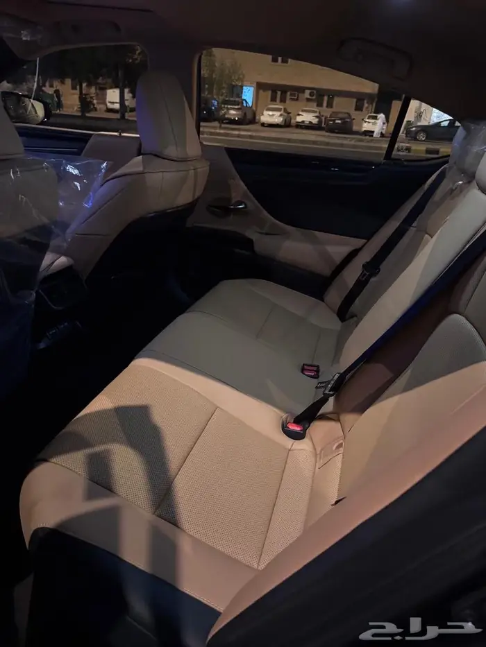 لكزس ES300h 2025 10