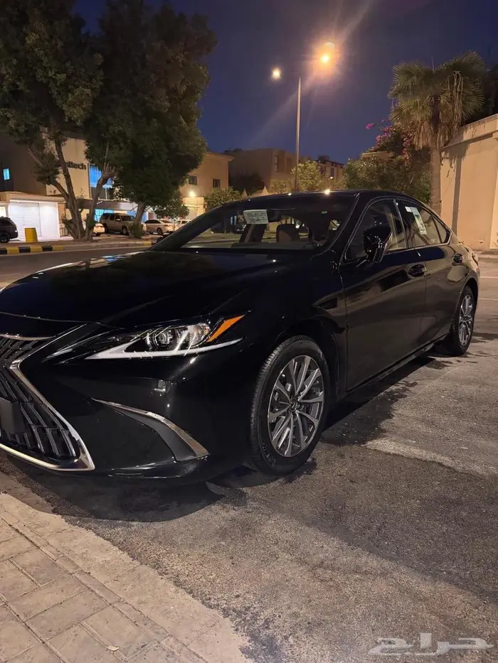 لكزس ES300h 2025 4