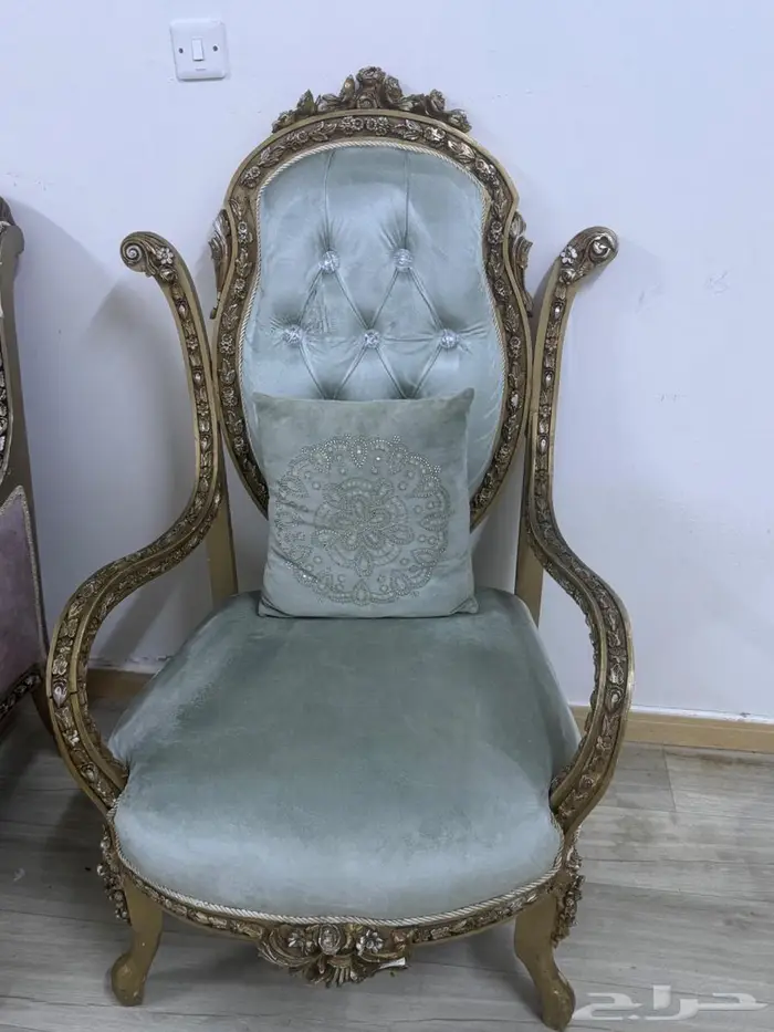 كنب مستخدم خمس قطع مع ستارة وطاولات 2