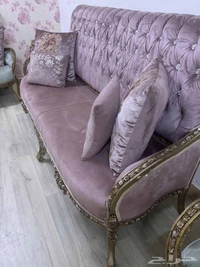 كنب مستخدم خمس قطع مع ستارة وطاولات 0