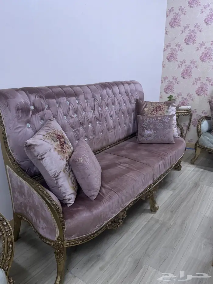 كنب مستخدم خمس قطع مع ستارة وطاولات 1