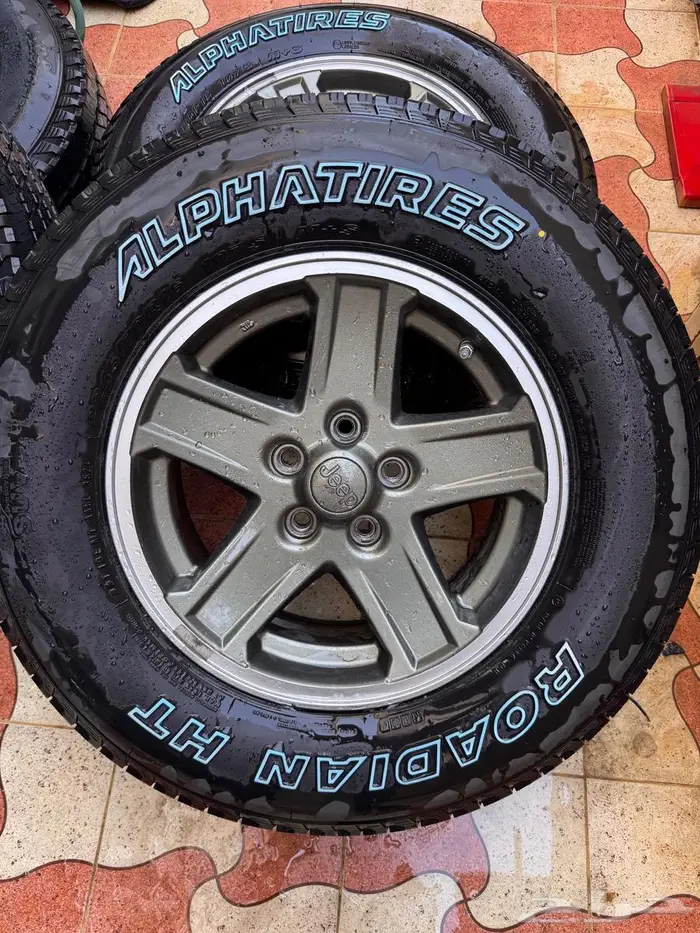 جنوط وكفرات جيب شروكي 5