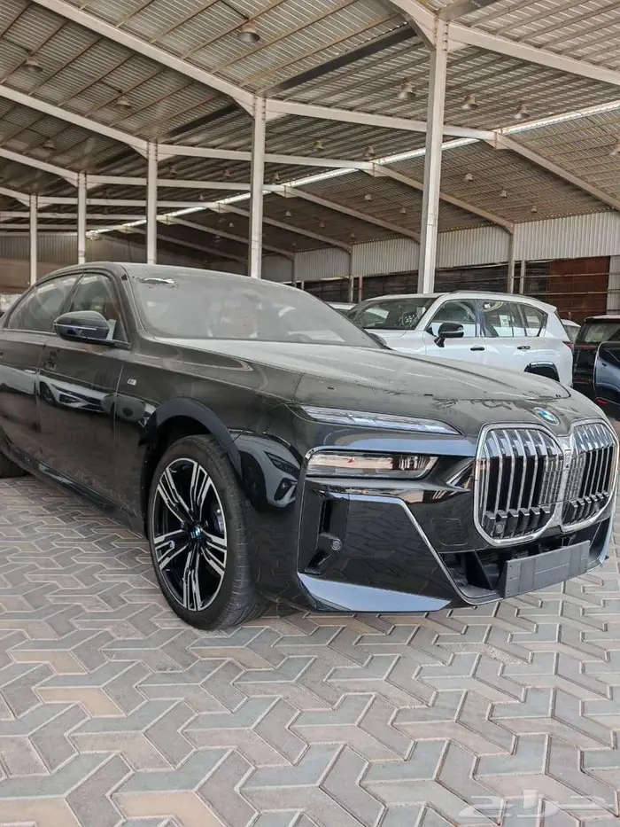 بي ام دبليو 735i موديل 2026 اسود خليجي 4