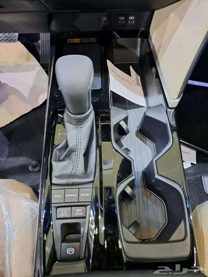 تويوتا كامري LE بنزين 2025 (متوفر الوان) 2