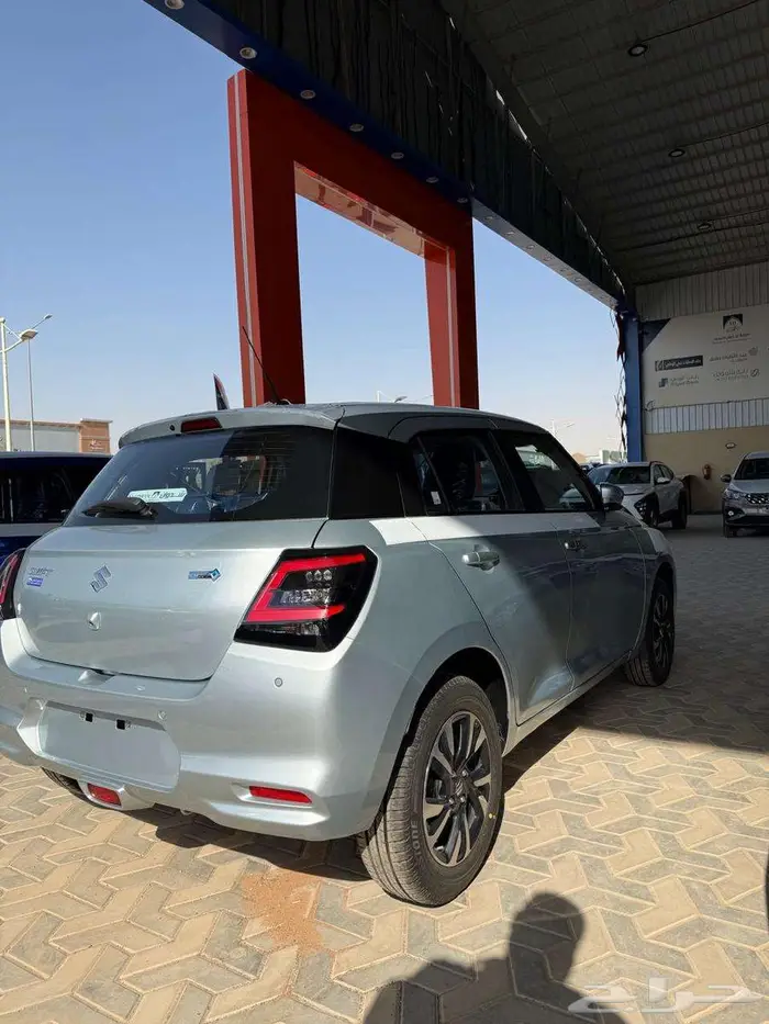 سوزوكي سويفت GLX فل موديل 2025 4