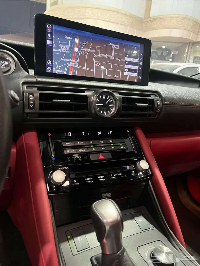 لكزس is350 F 2024 سبورت شبه جديد ( الوكيل عبداللطيف جميل ) 9