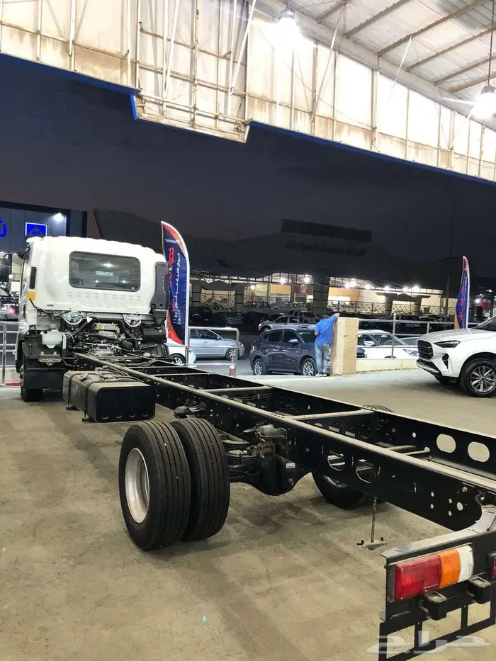 ايسوزو دينا 7.5 طن طول 6.80 م 2