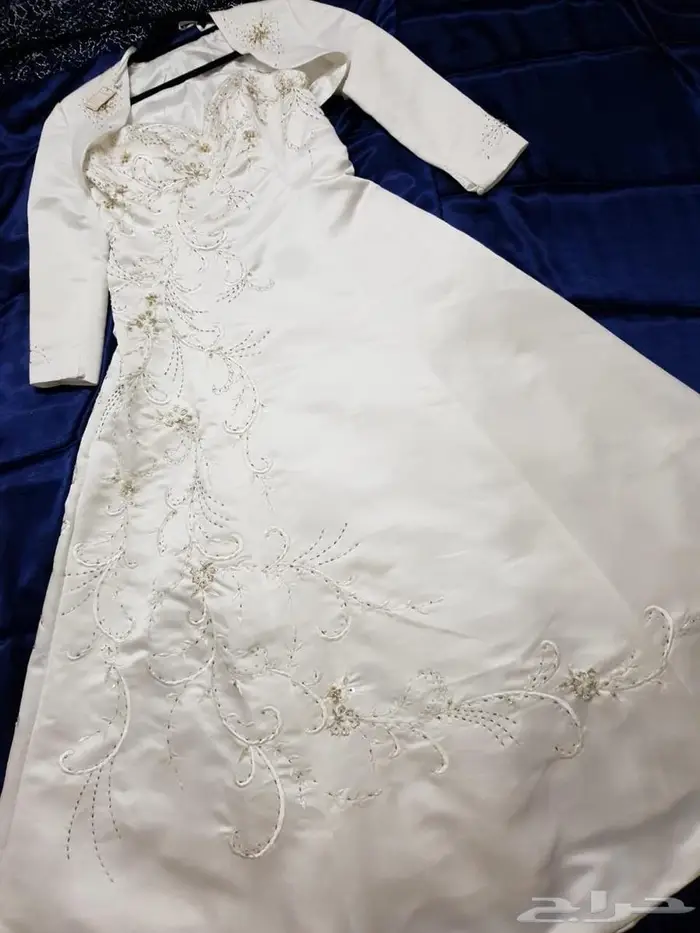 فساتين جديده للبيع الحبه 70 ريال غير مستخدمه من بوتيك 9