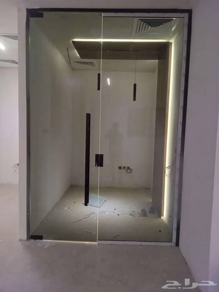 زجاج سكريت زجاج مكاتب تفصيل مكاتب زجاج درابزين زجاج شاور 8