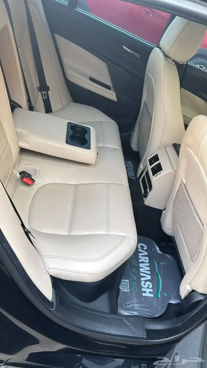 للبيع جاكور سيدان Xe للون اسود موديل 2018 فل كامل بصمه وبا 3