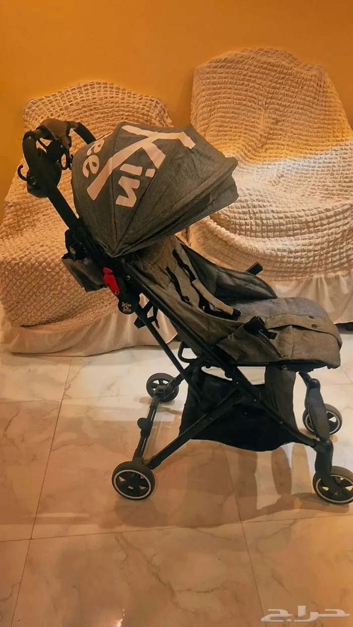 عربة اطفال تدخل الطياره 0