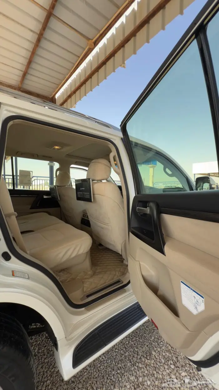 لاندكروزر GXR 2021 سعودي تورنق ( مخزن ) 30