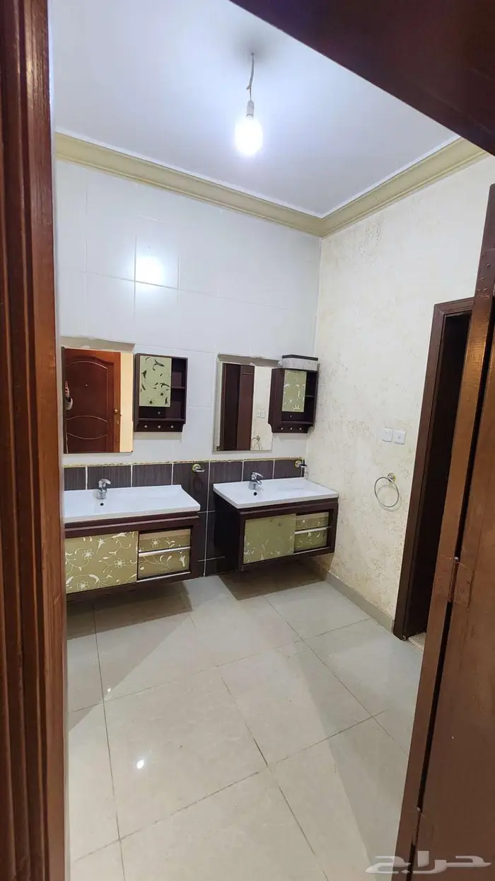 للبيع في روف دورين ومصعد خاص حي المروة 11