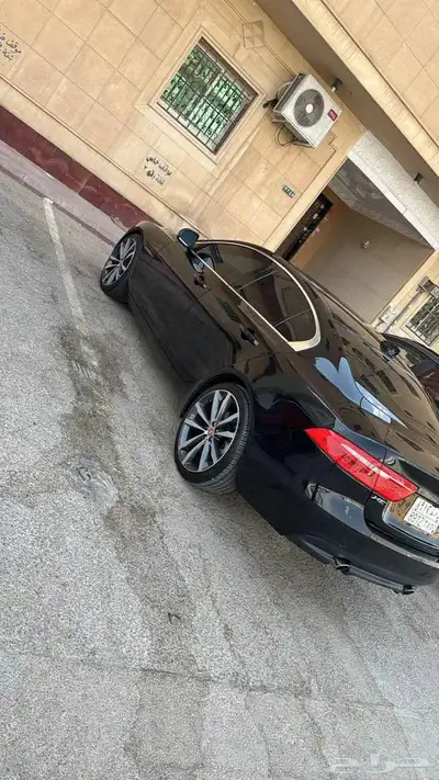 للبيع جاكور سيدان Xe للون اسود موديل 2018 فل كامل بصمه وبا index