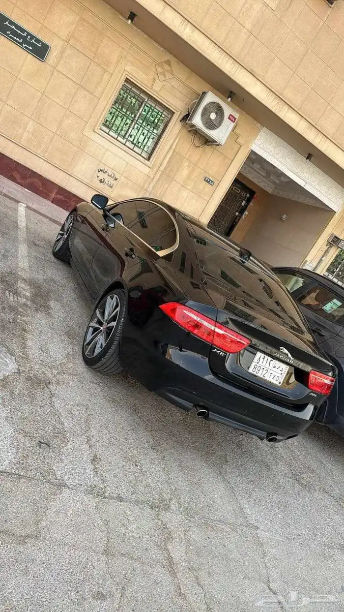 للبيع جاكور سيدان Xe للون اسود موديل 2018 فل كامل بصمه وبا 0