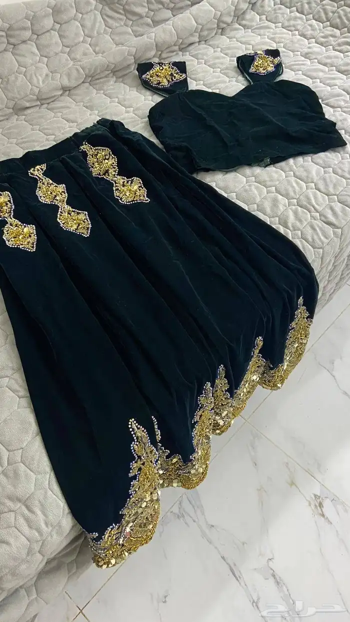 فستان للبيع خذيت القطعه ب 700 بس معليك نتفق 1