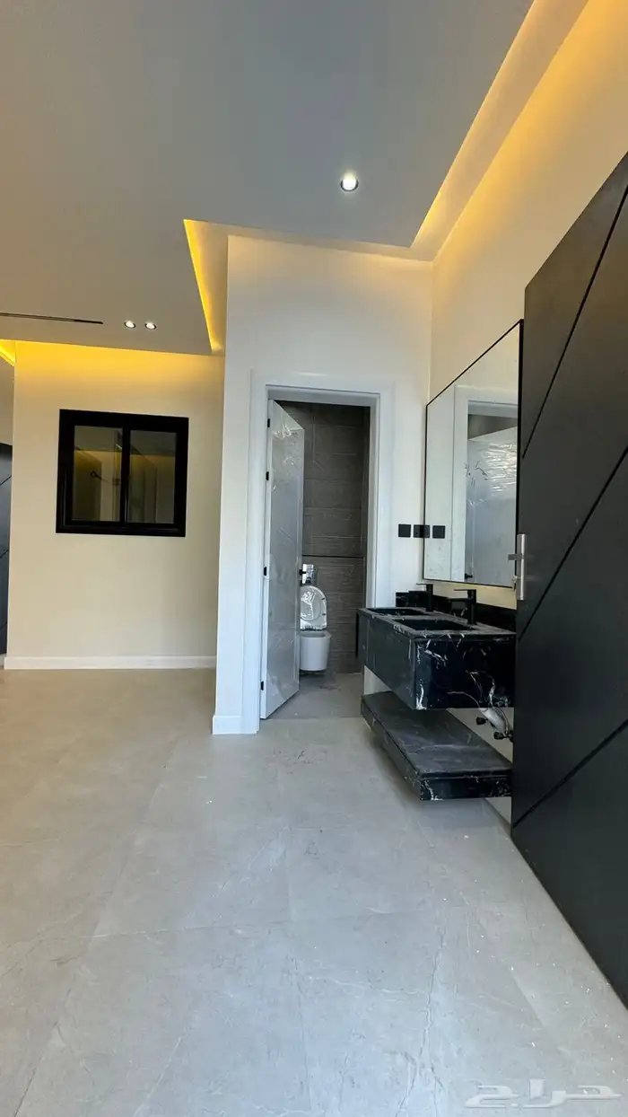 ادوار وملاحق للبيع حي بدر 69