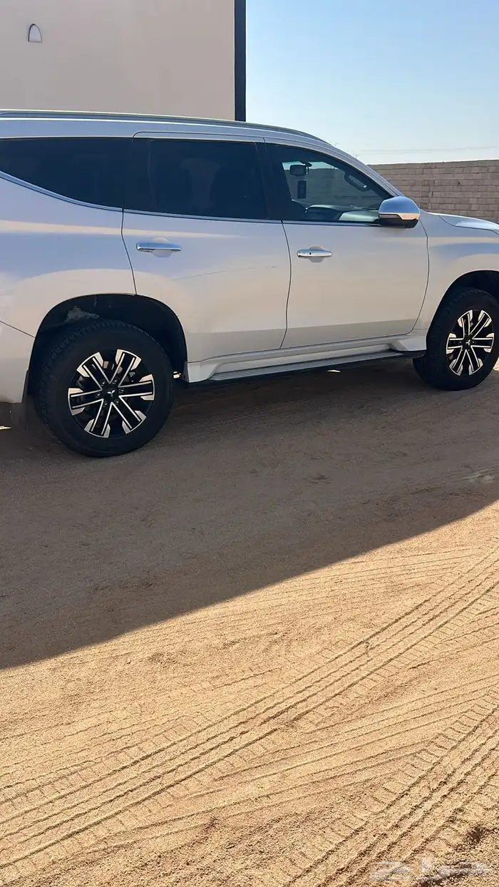 جيب ميتسوبيشي مونتيرو 2023 (نص فل) 3