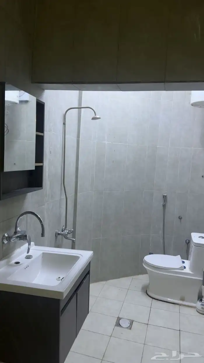 للايجار شقة بحي الورود 5