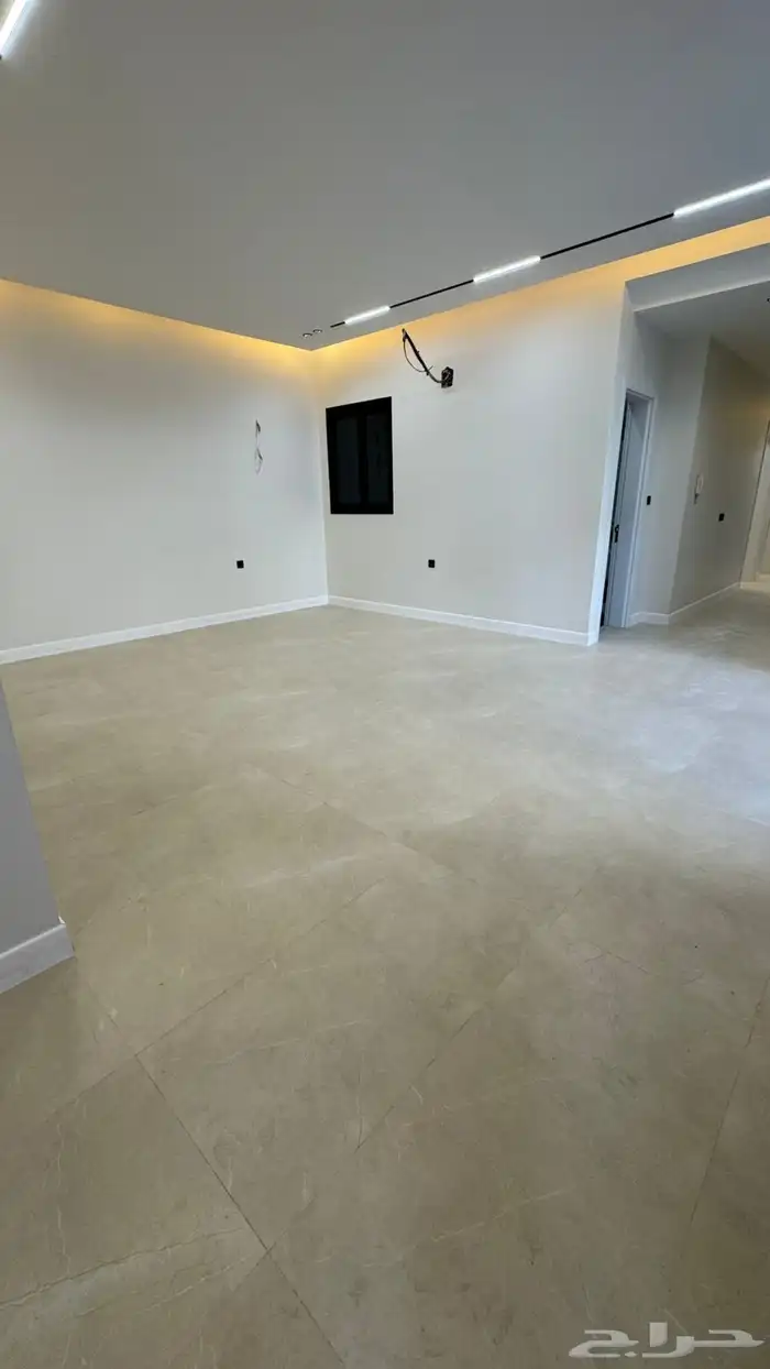 ادوار وملاحق للبيع حي بدر 72