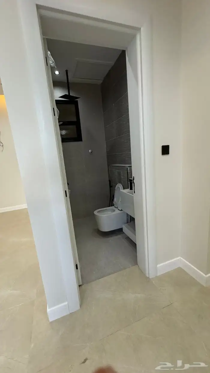 ادوار وملاحق للبيع حي بدر 68