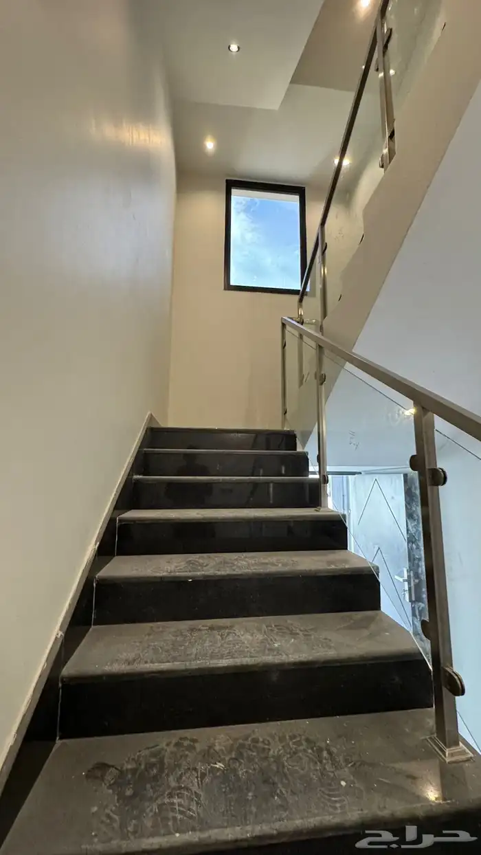 ادوار وملاحق للبيع حي بدر 49