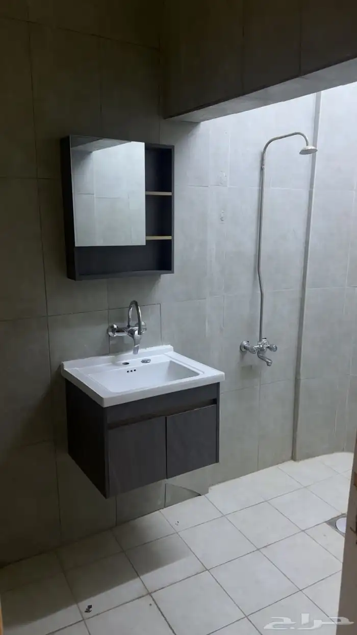 للايجار شقة بحي الورود 4