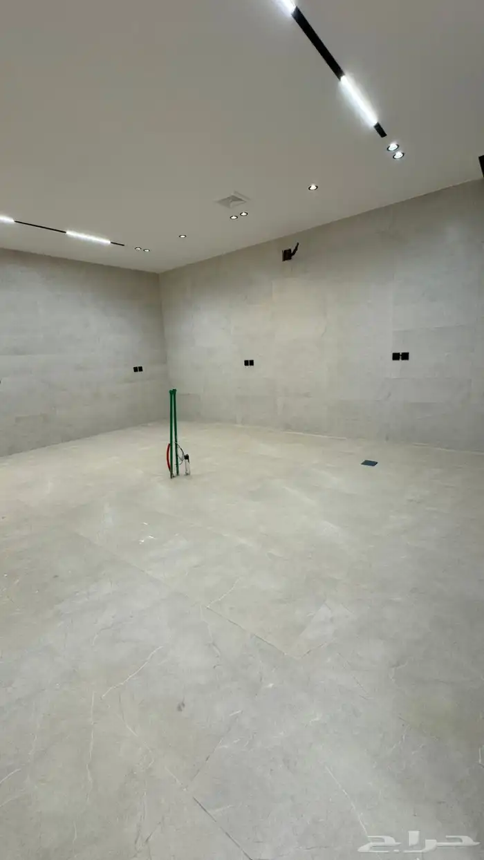 ادوار وملاحق للبيع حي بدر 70