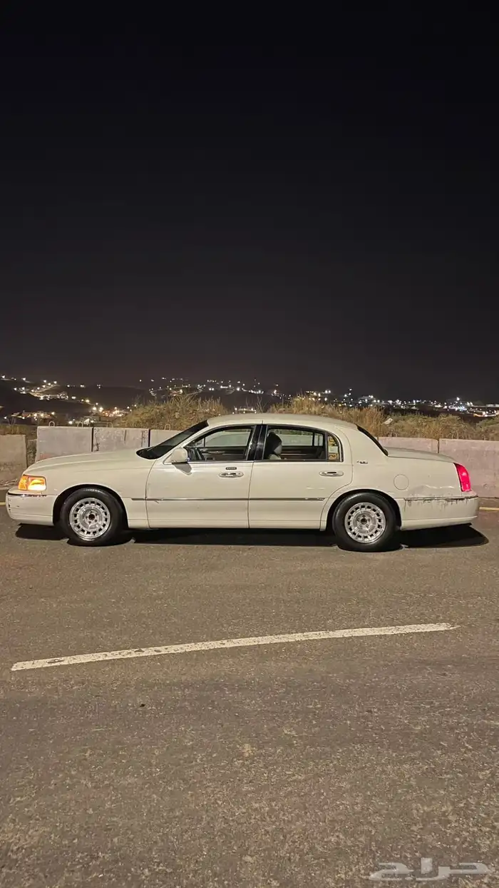 لينكون تاون كار 2006 نظيف للبيع او البدل المناسب 0