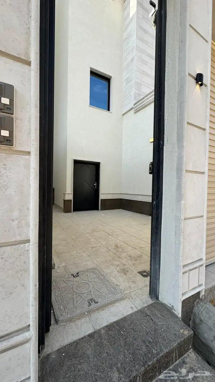 ادوار وملاحق للبيع حي بدر 52