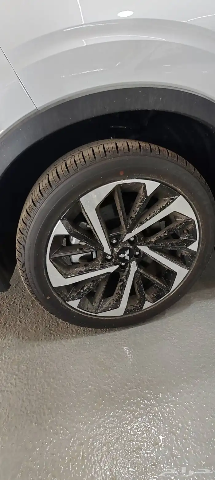 ميتسوبيشي اوتلاندر بريميوم 2025 3