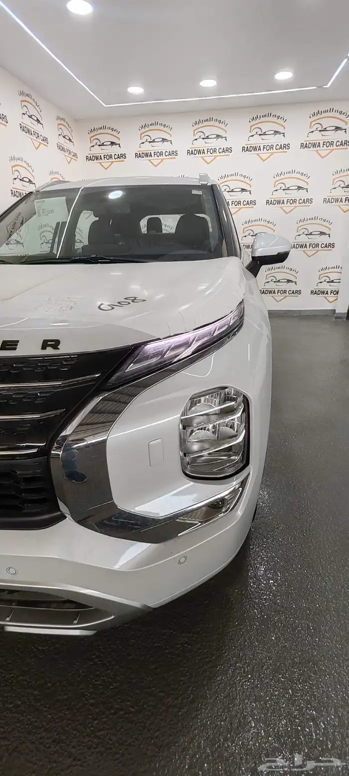 ميتسوبيشي اوتلاندر بريميوم 2025 2