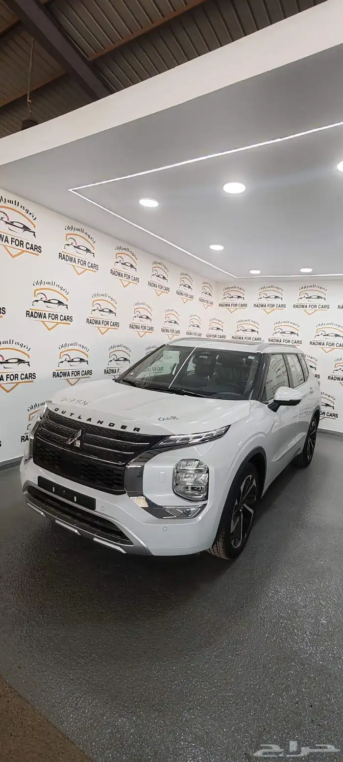 ميتسوبيشي اوتلاندر بريميوم 2025 1
