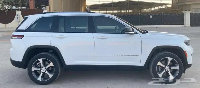 جيب جراند شيروكي 2023 ليمتد 4