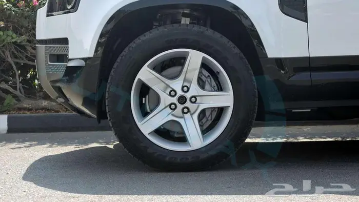 2025 Land Rover Defender 110 X-Dynamic SE P400e مع ضمان 30