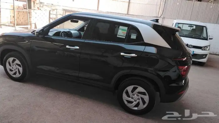 كريتا 2023اسود نصف فل بودي ومحركات وكاله عداد82 الف كم 0