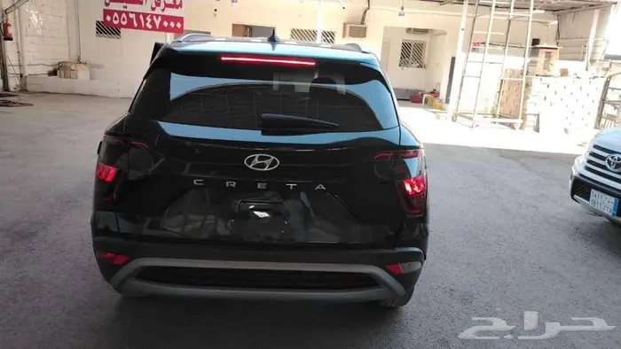 كريتا 2023اسود نصف فل بودي ومحركات وكاله عداد82 الف كم 8