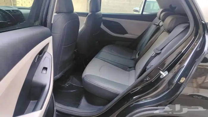 كريتا 2023اسود نصف فل بودي ومحركات وكاله عداد82 الف كم 9