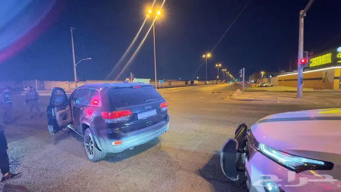 للبيع جيب شيروكي 2015 تشليح 6 سلندر 3