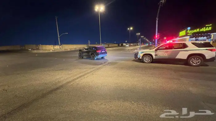 للبيع جيب شيروكي 2015 تشليح 6 سلندر 4