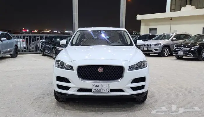 جاكور F Pace 2017 1